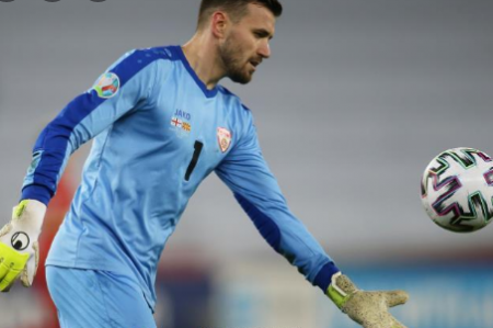 Barcelona .. النصر ينافس برشلونة على ستول